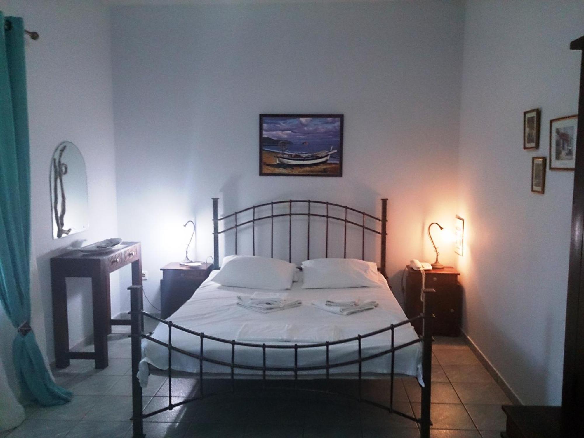 Giannakas Studios Platis Gialos  Bilik gambar